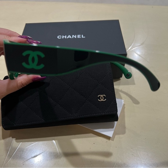 Chanel Shield sunglasses - 6057 w/case - Picture 3 of 12